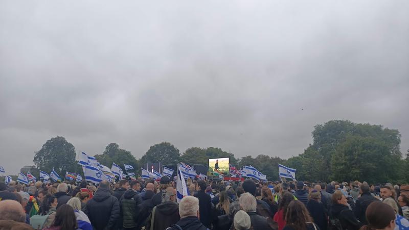 flags at commemoration of oct 7 in hyde park1